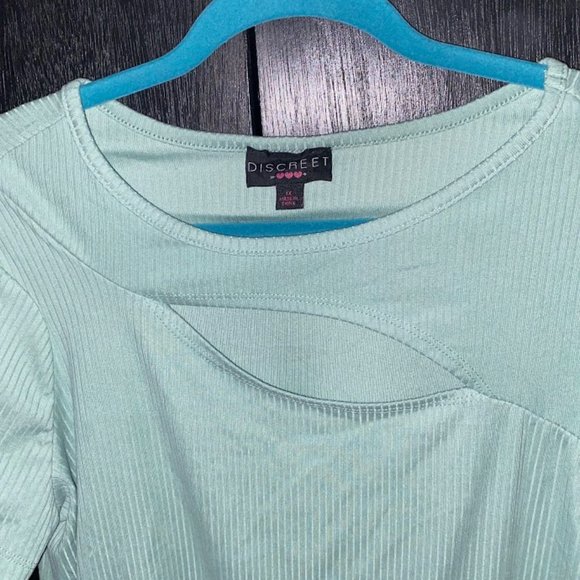 Top - Picture 3 of 4